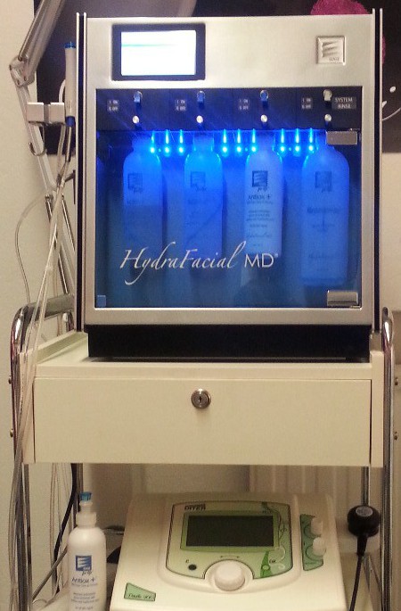 Beauty Studion oma HydraFacial MD -laite hoitolassa